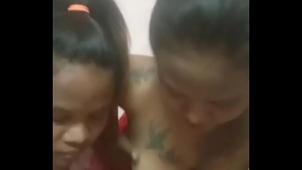 Double blowjob with 2 Asian girls